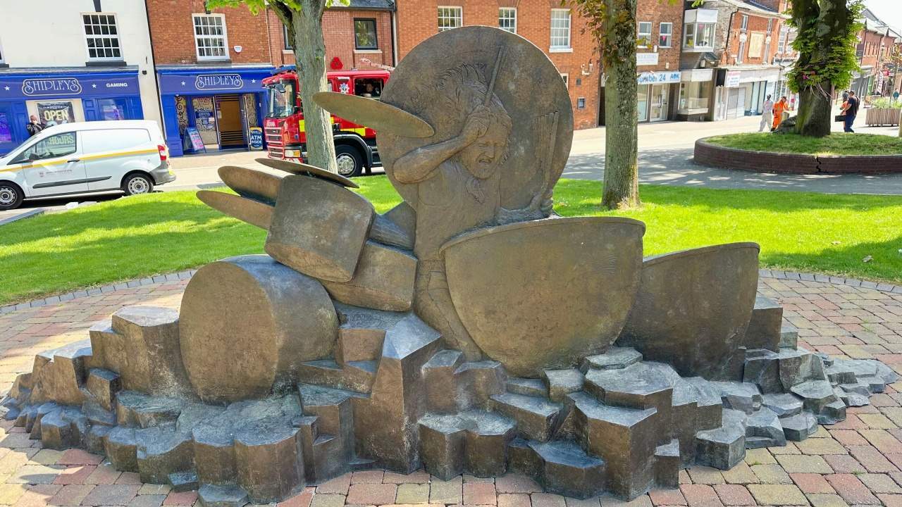 estatua de John Bonham en Redditch homenaje